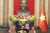 Bàn giao công tác giữa Tổng Bí thư, Chủ tịch nước Tô Lâm và nguyên Chủ tịch nước Lương Cường