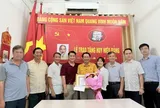 Hội Chống hàng giả và Bảo vệ thương hiệu Thành phố Hà Nội trao tặng Huy hiệu Đảng cho đồng chí Phạm Quang Long