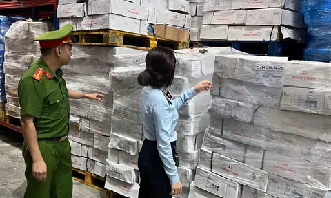 Hà Nội: Phát hiện kho lạnh chứa trữ 15 tấn xương lợn hết hạn sử dụng