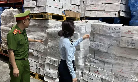 Phát hiện hơn 2 tấn mỡ và da bò không rõ nguồn gốc