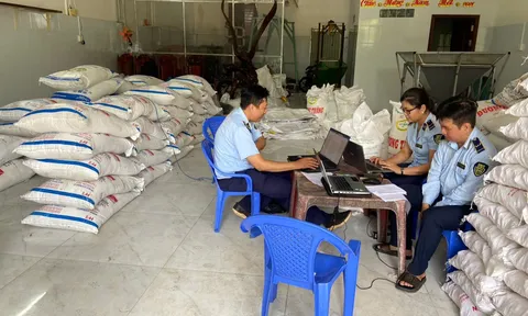 Phát hiện 2,5 tấn đường cát nhập lậu tại phường Hồng Ngự, tỉnh Đồng Tháp