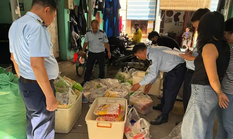 Hà Nội: Xử phạt gần 70 triệu đồng hai cơ sở kinh doanh thực phẩm vi phạm tại Phú Thượng và Phú Diễn
