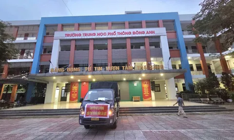 Trường THPT Đông Anh lan tỏa tinh thần “tương thân tương ái”, chung tay ủng hộ đồng bào vùng lũ