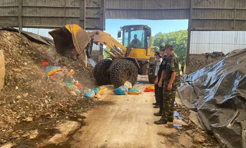 Quảng Ninh: Phát hiện, buộc tiêu hủy 300 kg chân lợn đông lạnh không rõ xuất xứ