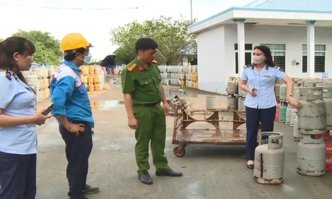 Tiêu hủy gần 500 chai LPG giả, không đủ điều kiện lưu thông trên thị trường