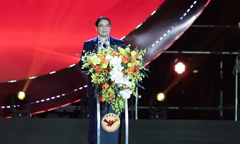 Thủ tướng kêu gọi chung sức đồng lòng, đồng cam cộng khổ, chia sẻ với đồng bào miền Trung