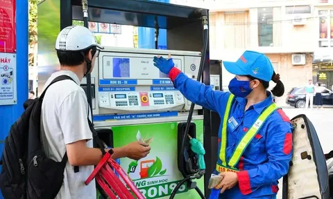 Khủng hoảng xăng dầu toàn cầu và cách các quốc gia ứng phó