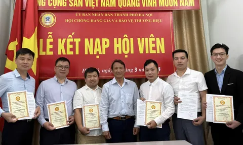 Lễ kết nạp hội viên mới: Tăng cường liên kết doanh nghiệp, đẩy mạnh chống hàng giả tại Hà Nội