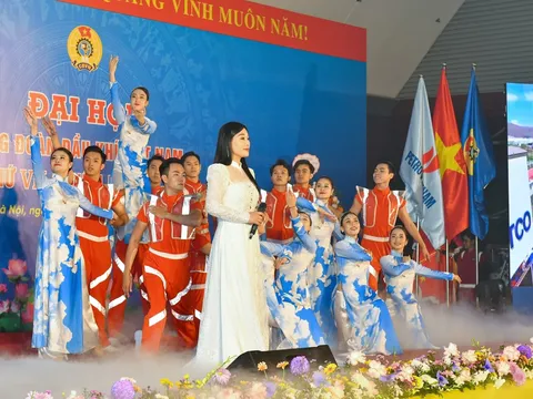 NSƯT Hương Giang cùng dàn sao tỏa sáng tại Chương trình Nghệ thuật “Âm Vang Biển Dầu”
