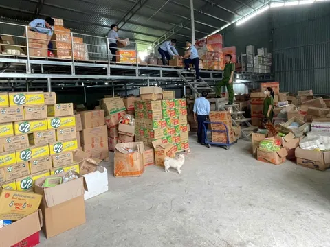 Cao Bằng: Thu giữ hơn 36.000 sản phẩm thực phẩm và giấy vệ sinh nhập lậu