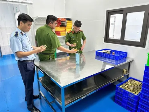 Tạm giữ hơn 23.000 lọ yến chưng để kiểm định chất lượng