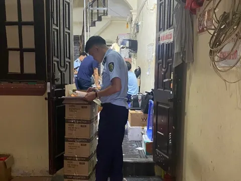 Kiểm tra, xử phạt 04 cơ sở kinh doanh mỹ phẩm nhập lậu tại TP.Hà Nội