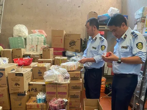 Đắk Lắk: Gần 1.500 mỹ phẩm không rõ nguồn gốc bị chặn trước khi ra thị trường