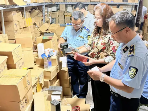 Hà Nội: phát hiện và bắt giữ hơn 2.000 vụ buôn lậu, hàng giả trong 06 tháng năm 2025