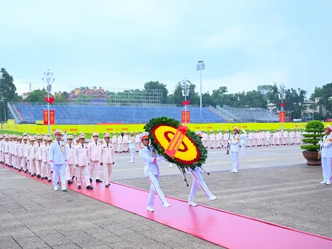 Đoàn đại biểu Đảng uỷ Công an Trung ương Bộ Công an vào Lăng viếng Chủ tịch Hồ Chí Minh và tưởng niệm các Anh hùng liệt sĩ