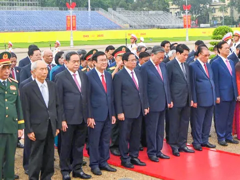 Lãnh đạo Đảng, Nhà nước vào Lăng viếng Chủ tịch Hồ Chí Minh và dâng hương tưởng niệm các anh hùng liệt sĩ