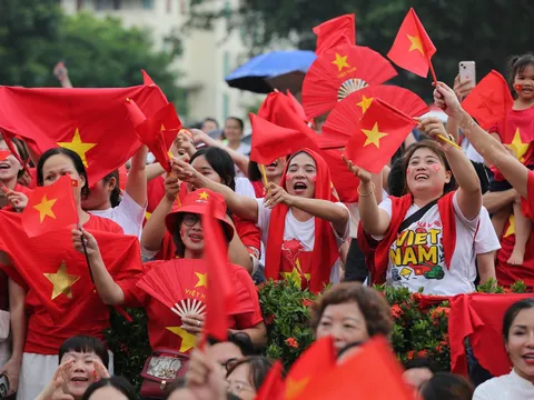 Người dân phấn khởi, háo hức chờ đợi buổi tổng hợp luyện lần 2 A80