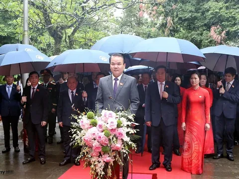 Dâng hương tưởng niệm các Vua Hùng trước thềm Đại hội Đảng bộ tỉnh Phú Thọ lần thứ I