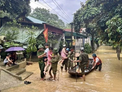 Huy động mọi lực lượng, phương tiện ứng phó với nguy cơ triều cường, ngập lụt, lũ quét, sạt lở đất sau bão số 10