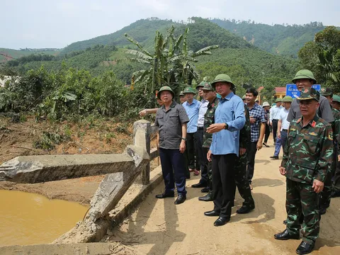 Phó Thủ tướng Trần Hồng Hà kiểm tra công tác khắc phục hậu quả bão số 10, chuẩn bị ứng phó với bão số 11 tại tỉnh Lào Cai