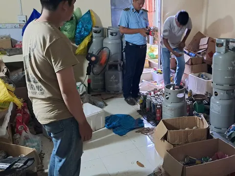 Bắt quả tang cơ sở sang chiết gas trái phép