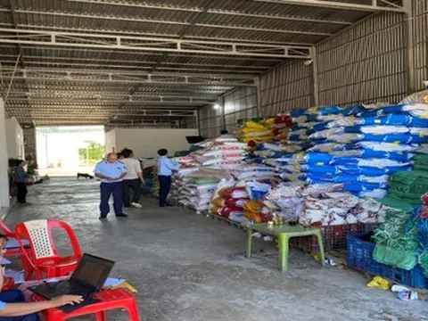 An Giang: Phát hiện, tạm giữ lô hàng trị giá 450 triệu nghi vấn xâm phạm quyền đối với nhãn hiệu
