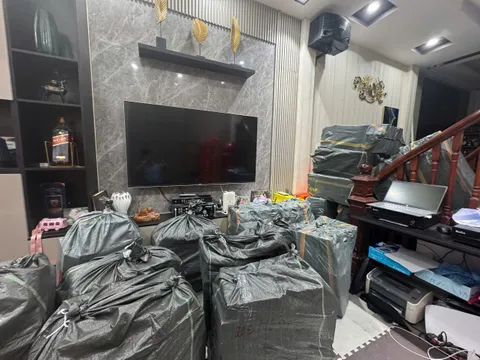 Phát hiện gần 6.000 sản phẩm giày dép giả mạo nhãn hiệu nổi tiếng tại Hà Nội
