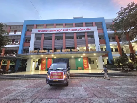 Trường THPT Đông Anh lan tỏa tinh thần “tương thân tương ái”, chung tay ủng hộ đồng bào vùng lũ