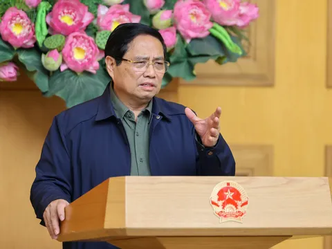 Thủ tướng: Bằng mọi biện pháp phải tiếp tế cho người dân tại những nơi bị cô lập do mưa lũ miền Trung