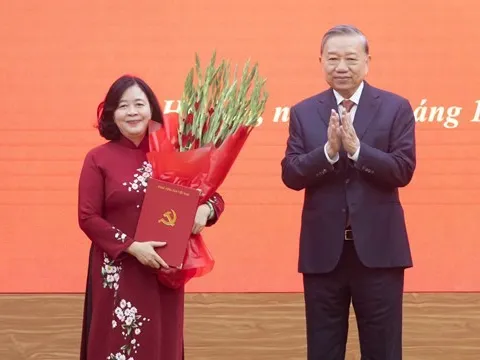 Đồng chí Bùi Thị Minh Hoài giữ chức Bí thư Đảng ủy Mặt trận Tổ quốc, các đoàn thể Trung ương