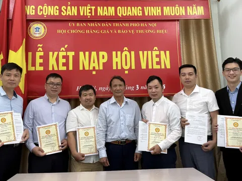 Lễ kết nạp hội viên mới: Tăng cường liên kết doanh nghiệp, đẩy mạnh chống hàng giả tại Hà Nội