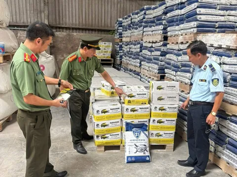 Phát hiện cơ sở sản xuất 46 tấn keo dán gạch, keo chà ron có dấu hiệu xâm phạm quyền sở hữu công nghiệp