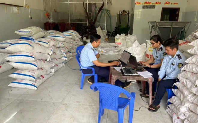 Phát hiện 2,5 tấn đường cát nhập lậu tại phường Hồng Ngự, tỉnh Đồng Tháp