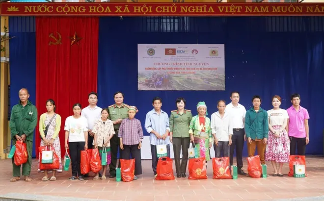 Dược phẩm Verasunshine đồng hành cùng Bệnh viện YHCT Bộ Công an khám bệnh miễn phí cho người dân vùng cao Cao Bằng