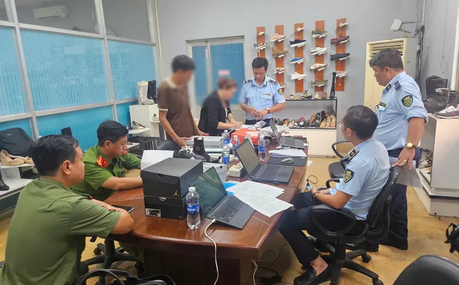 Phát hiện nhà máy sản xuất số lượng lớn giày giả mạo nhãn hiệu NIKE xuất khẩu vào Hoa Kỳ tại thành phố Hồ Chí Minh